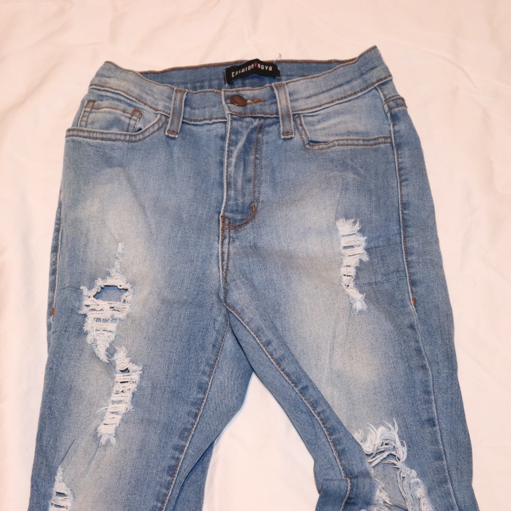 Light Wash Ripped Jeans